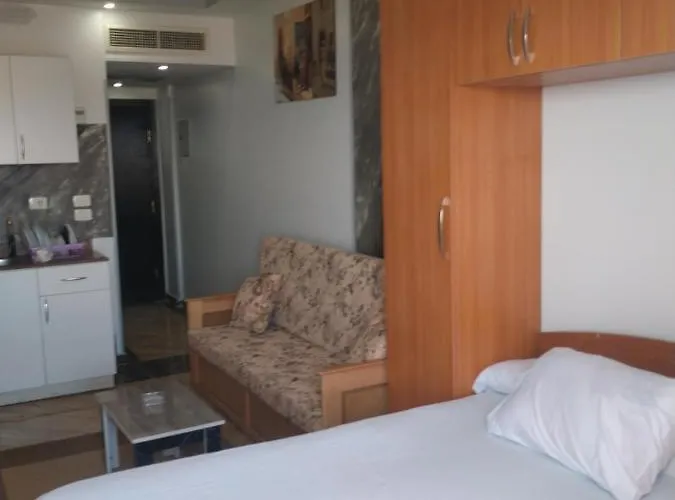 سيسيليا اتش Hurghada