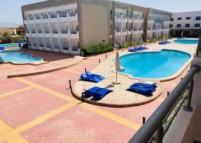 سيسيليا اتش Hurghada